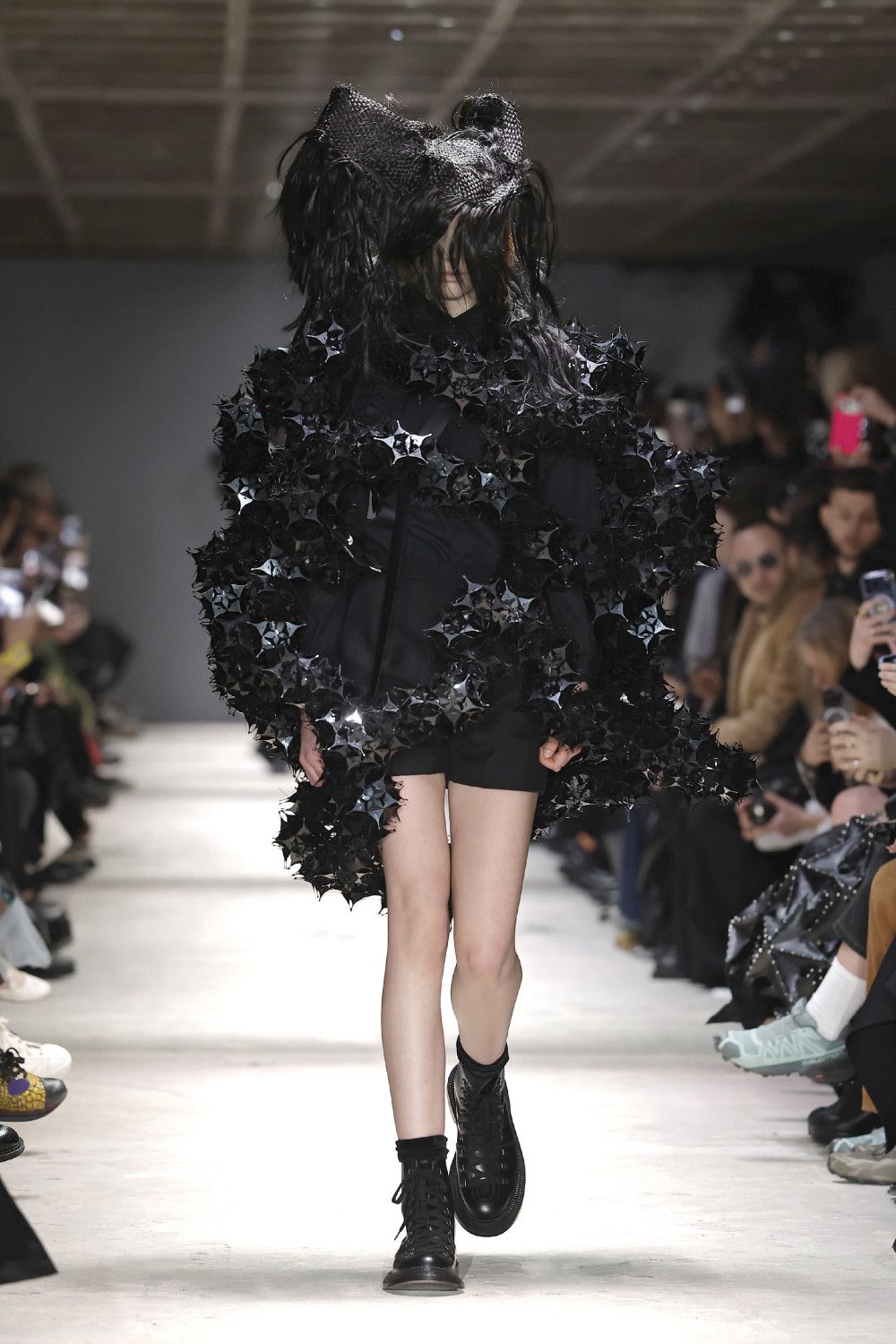 Noir Kei Ninomiya FW26: florece en la oscuridad con técnica