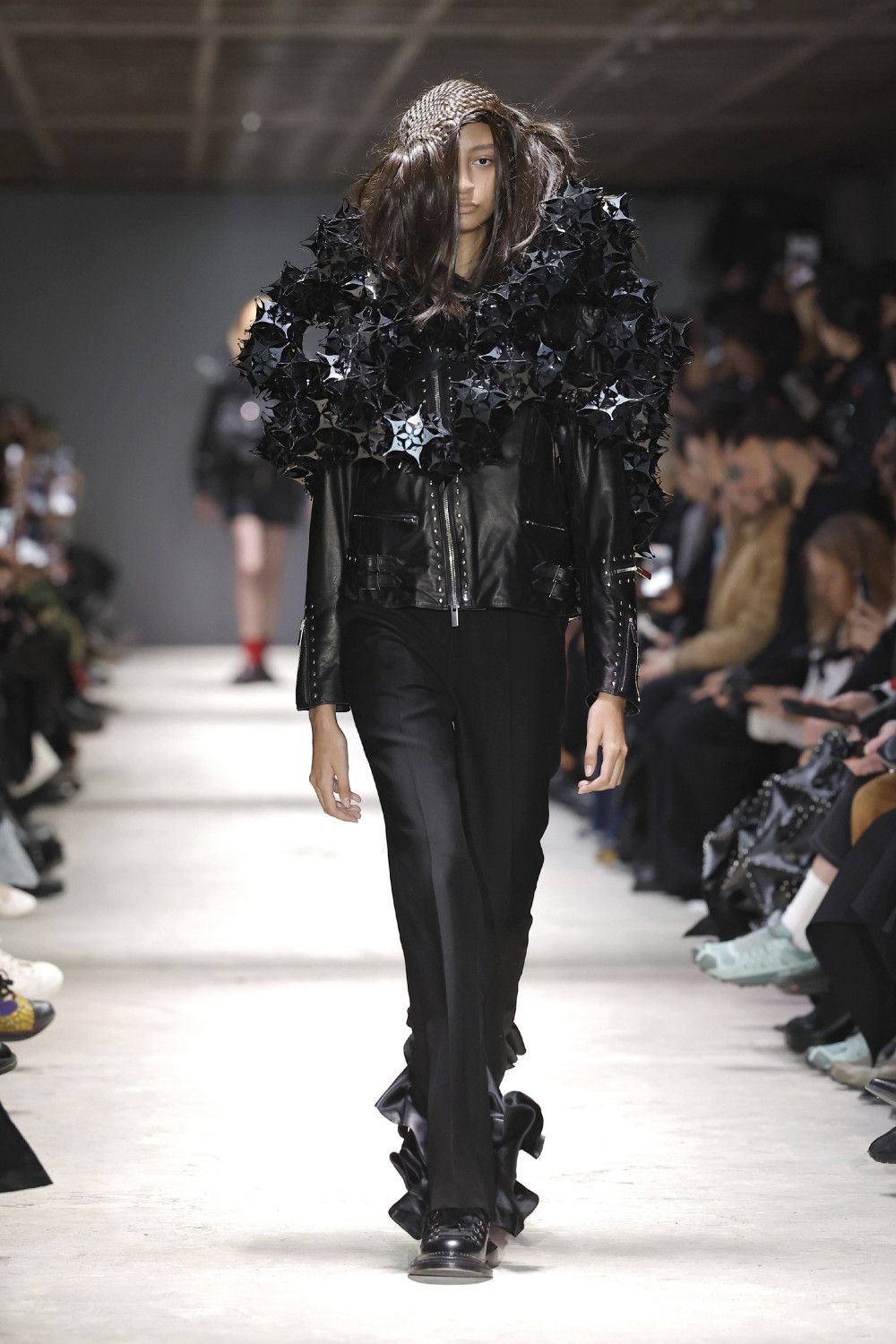 Noir Kei Ninomiya FW26: florece en la oscuridad con técnica