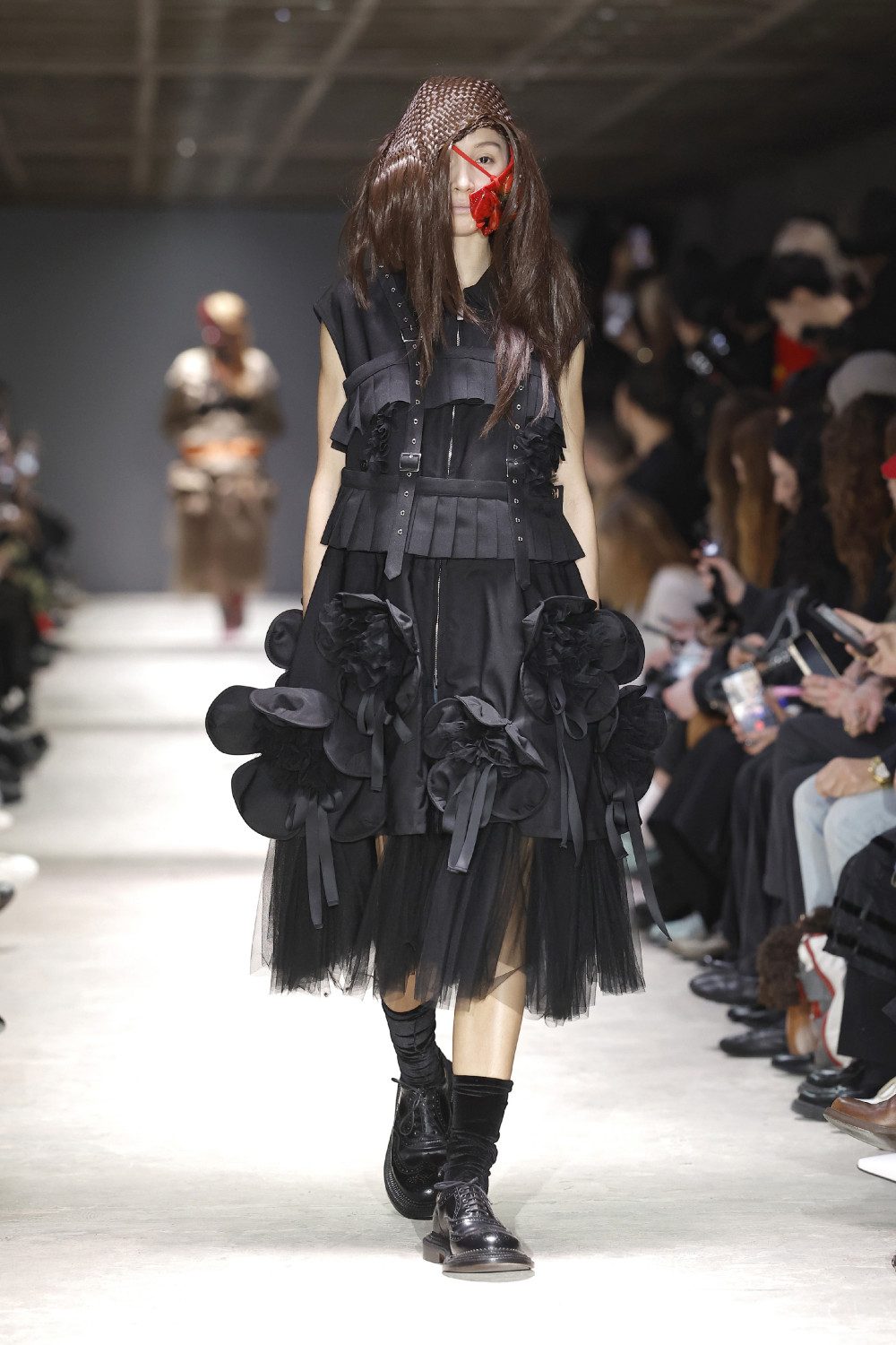 Noir Kei Ninomiya FW26: florece en la oscuridad con técnica
