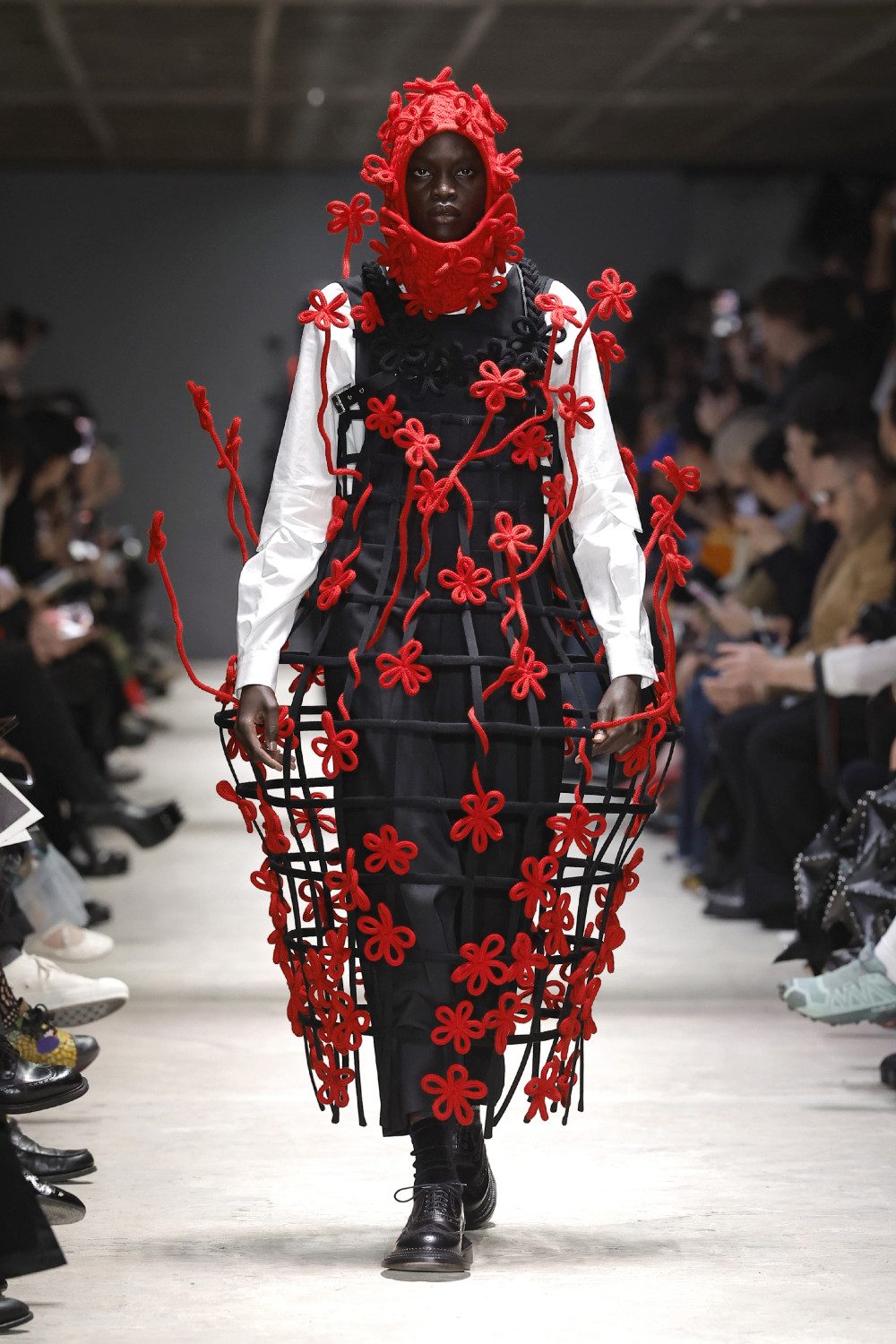Noir Kei Ninomiya FW26: florece en la oscuridad con técnica
