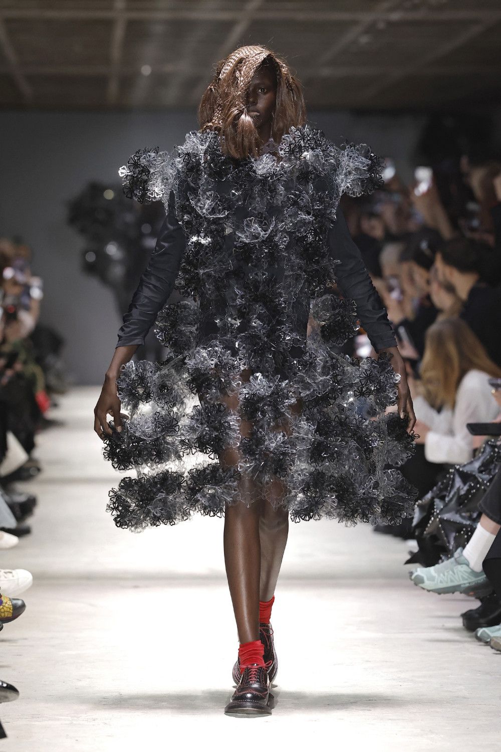 Noir Kei Ninomiya FW26: florece en la oscuridad con técnica