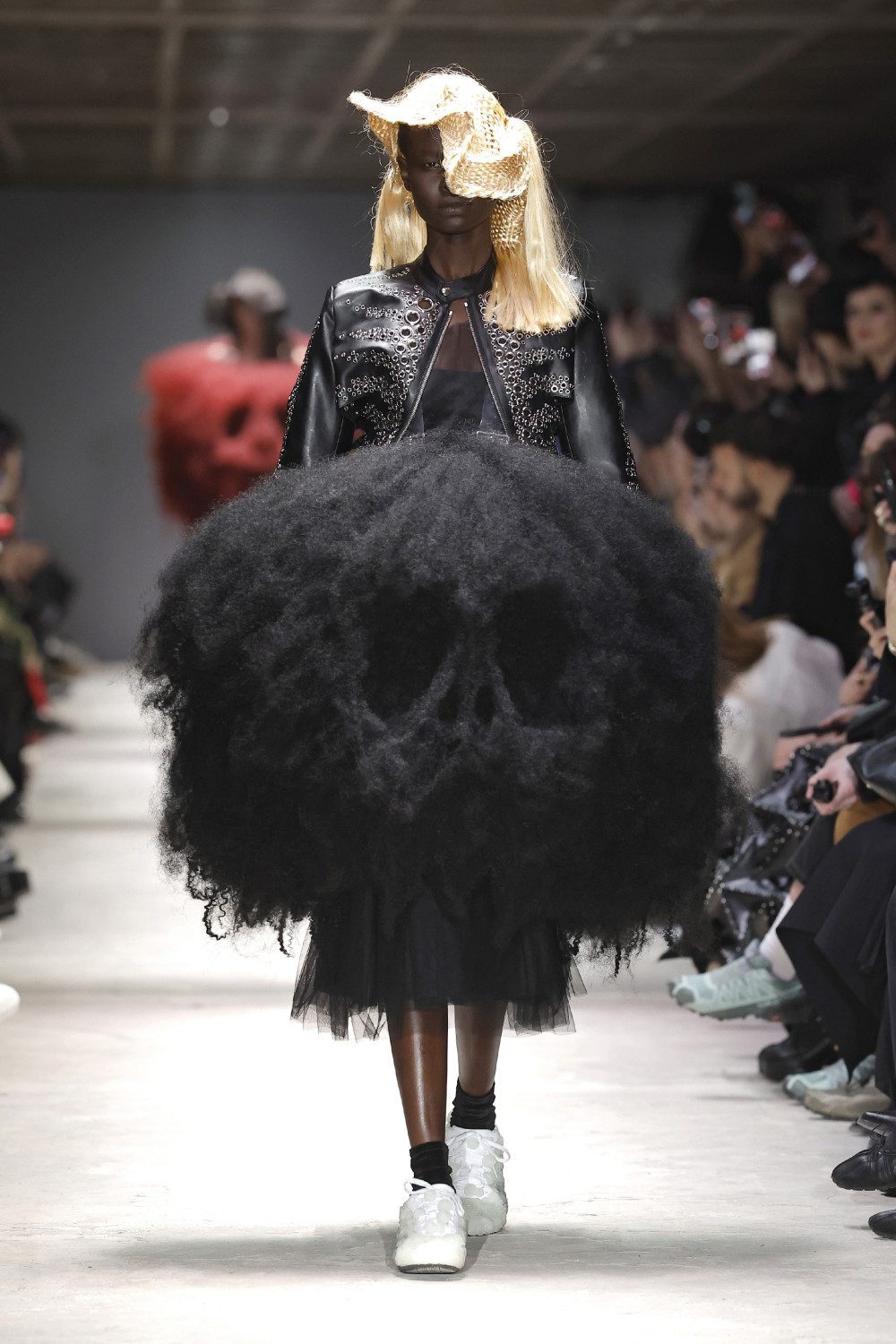 Noir Kei Ninomiya FW26: florece en la oscuridad con técnica