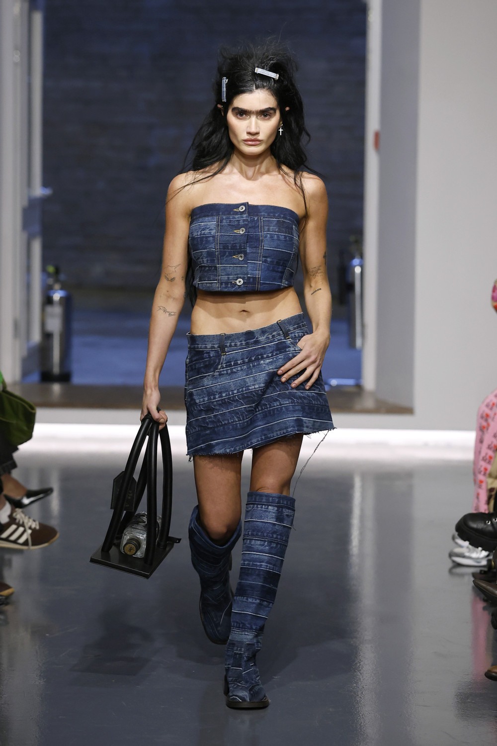 Ksenia Schnaider FW26: cuando el denim rompe las reglas