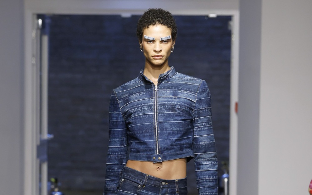 Ksenia Schnaider FW26: cuando el denim rompe las reglas