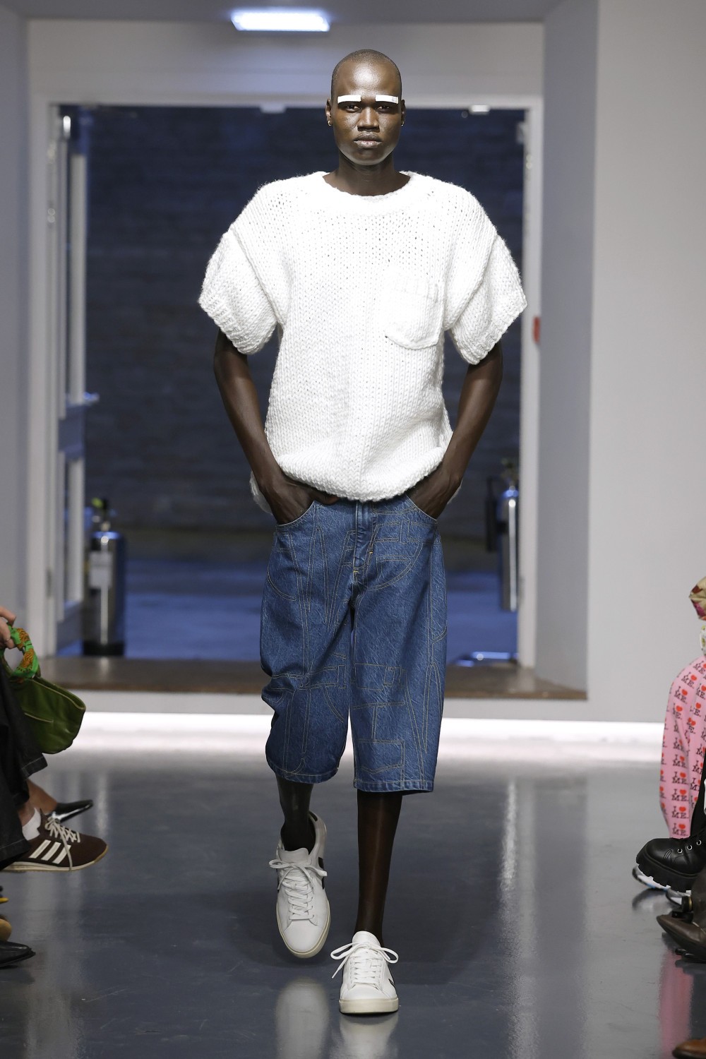 Ksenia Schnaider FW26: cuando el denim rompe las reglas