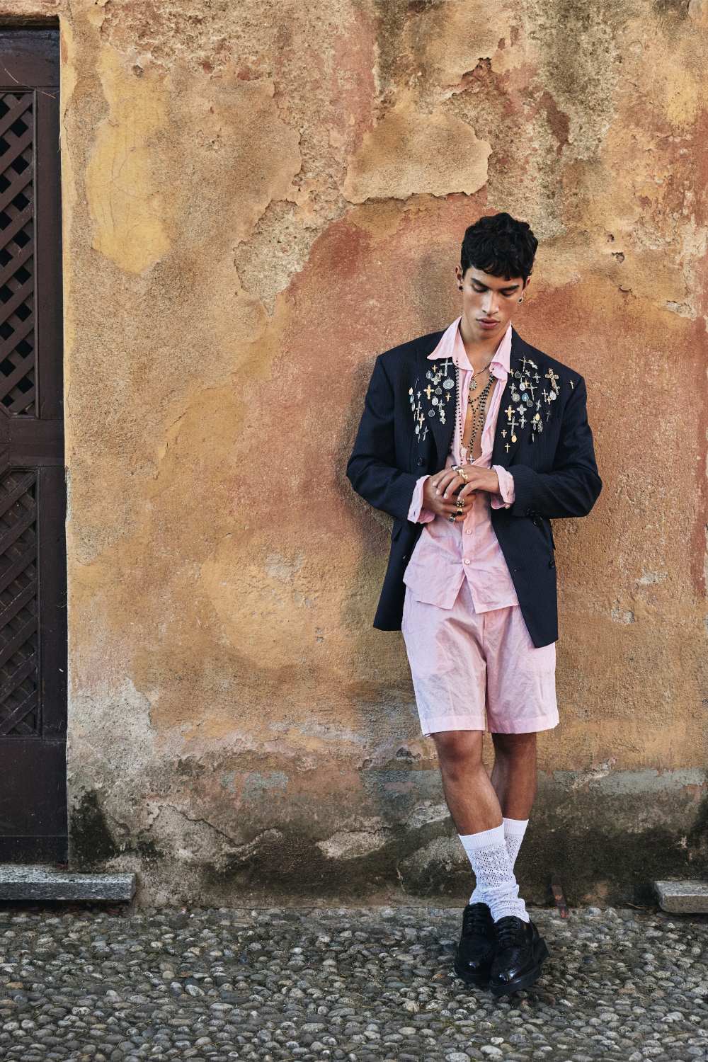 Dsquared2 SS27: la nueva masculinidad usa rosarios y cruces