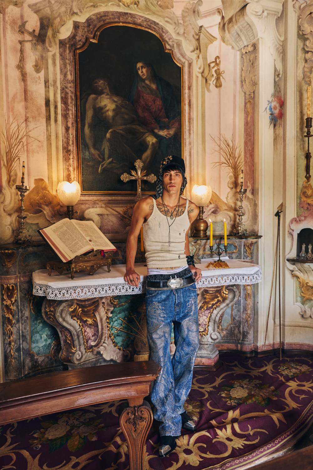 Dsquared2 SS27: la nueva masculinidad usa rosarios y cruces