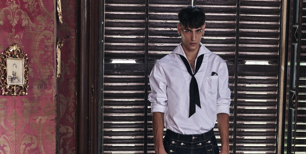 Dsquared2 SS27: la nueva masculinidad usa rosarios y cruces
