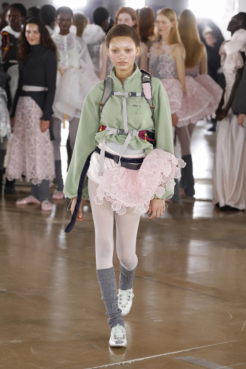 Cecilie Bahnsen FW26: bailarinas deportivas y románticas