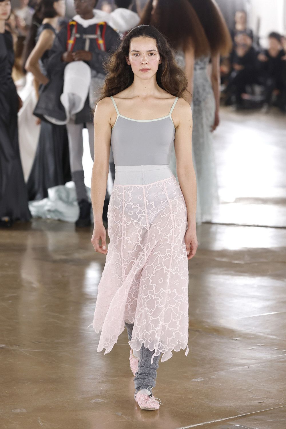 Cecilie Bahnsen FW26: bailarinas deportivas y románticas
