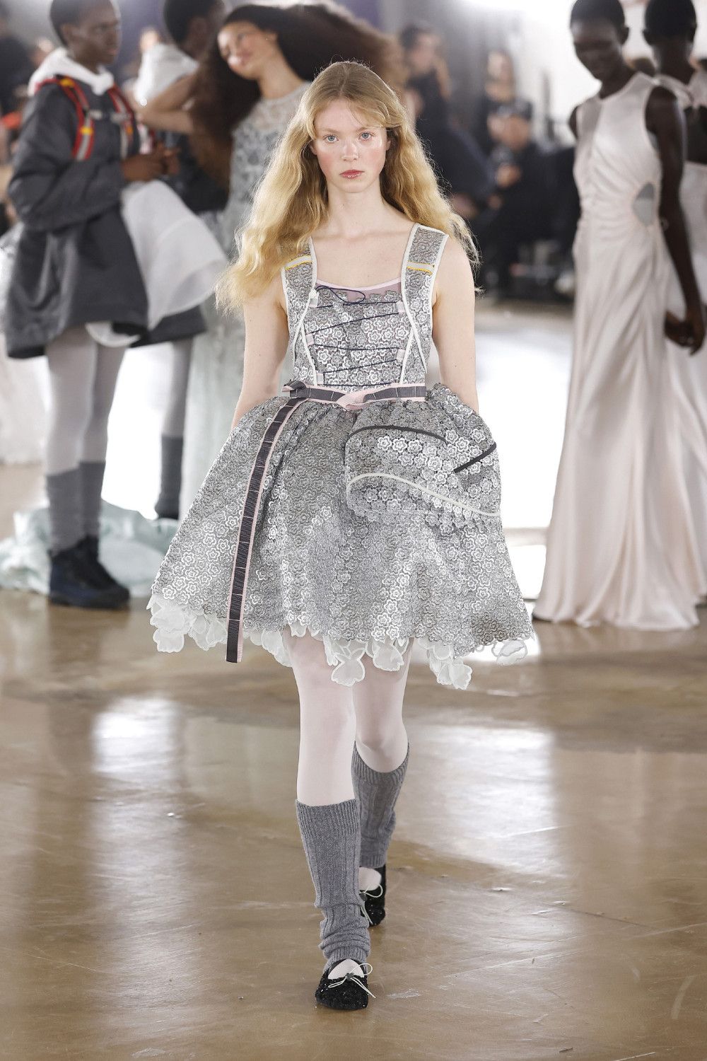 Cecilie Bahnsen FW26: bailarinas deportivas y románticas