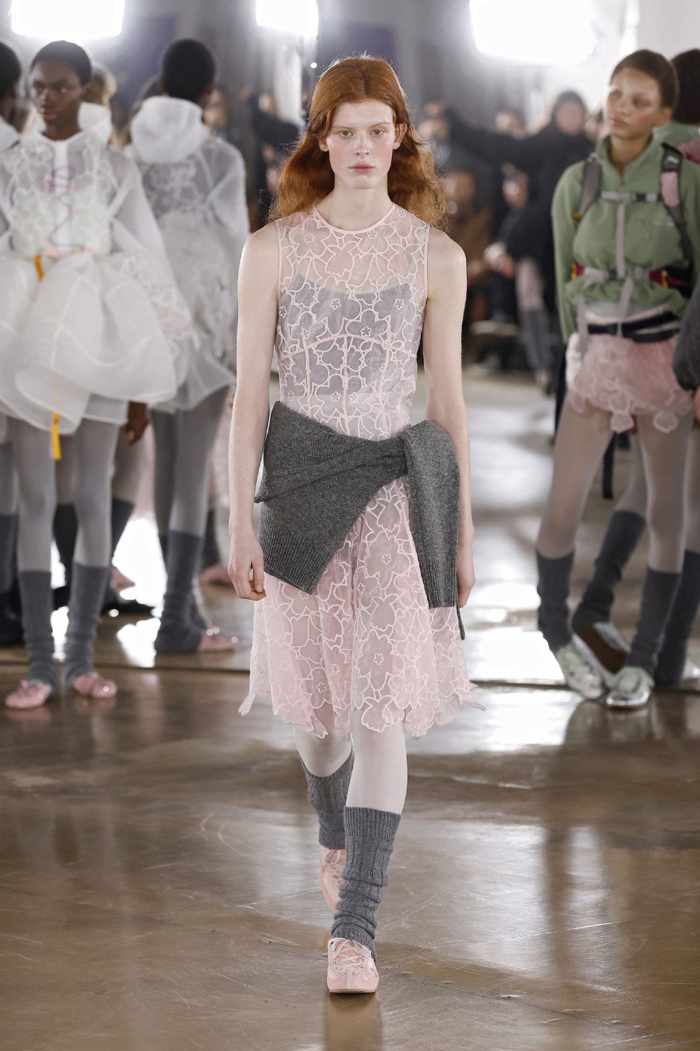 Cecilie Bahnsen FW26: bailarinas deportivas y románticas