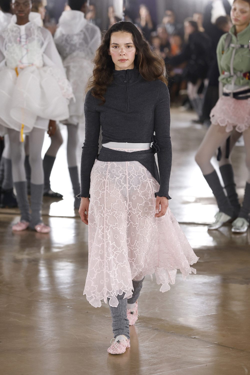 Cecilie Bahnsen FW26: bailarinas deportivas y románticas