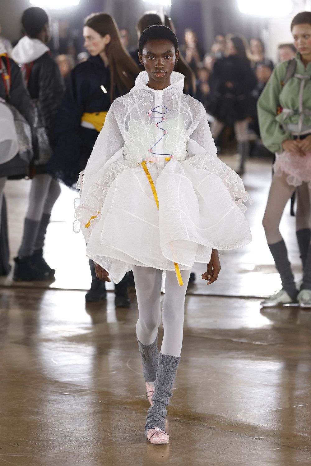 Cecilie Bahnsen FW26: bailarinas deportivas y románticas