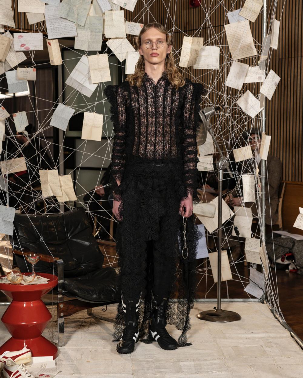 Maximilian Raynor AW26: un desamor con estilo victoriano