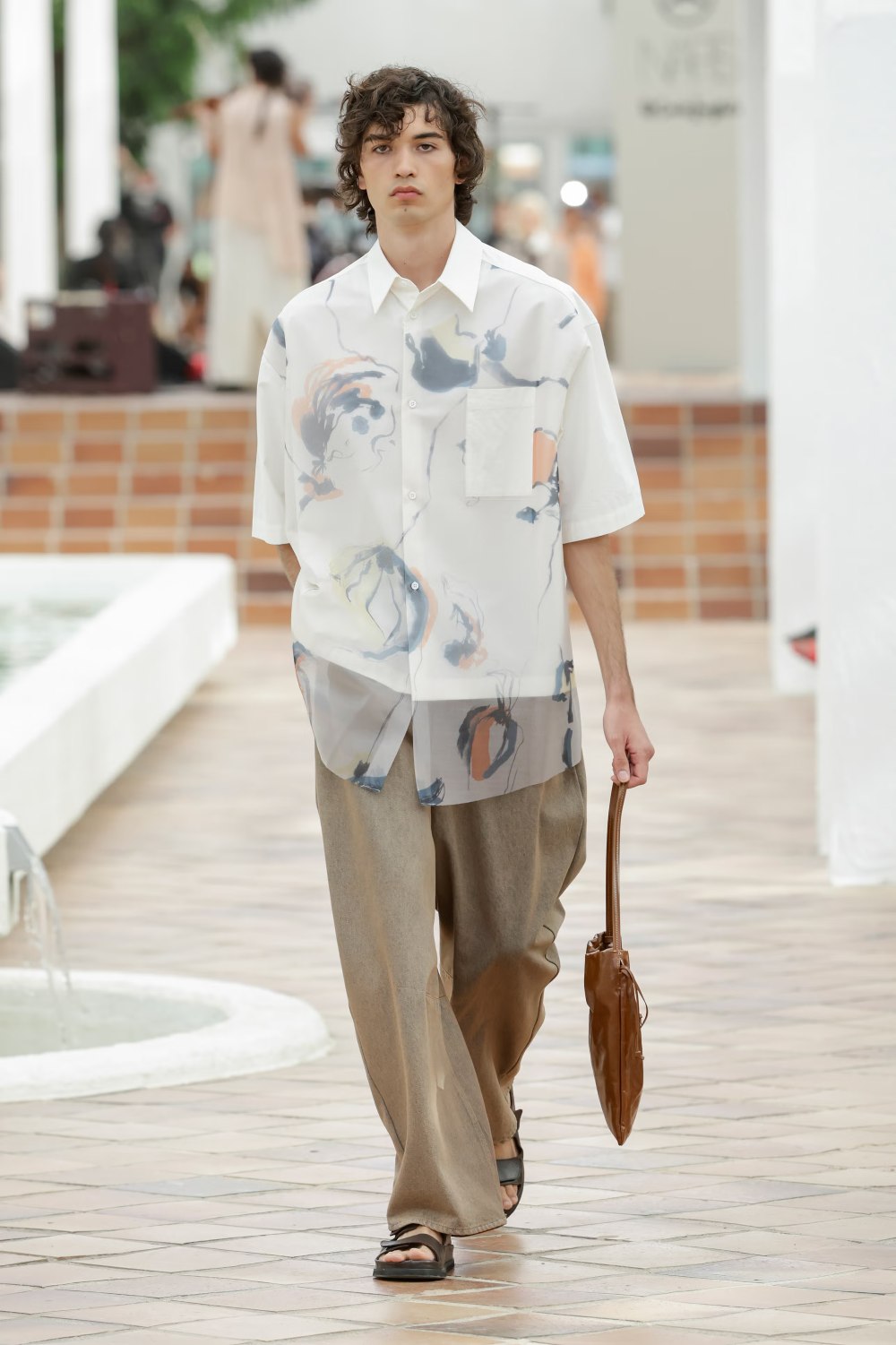 Adolfo Domínguez SS27: donde nace el color con moda ligera