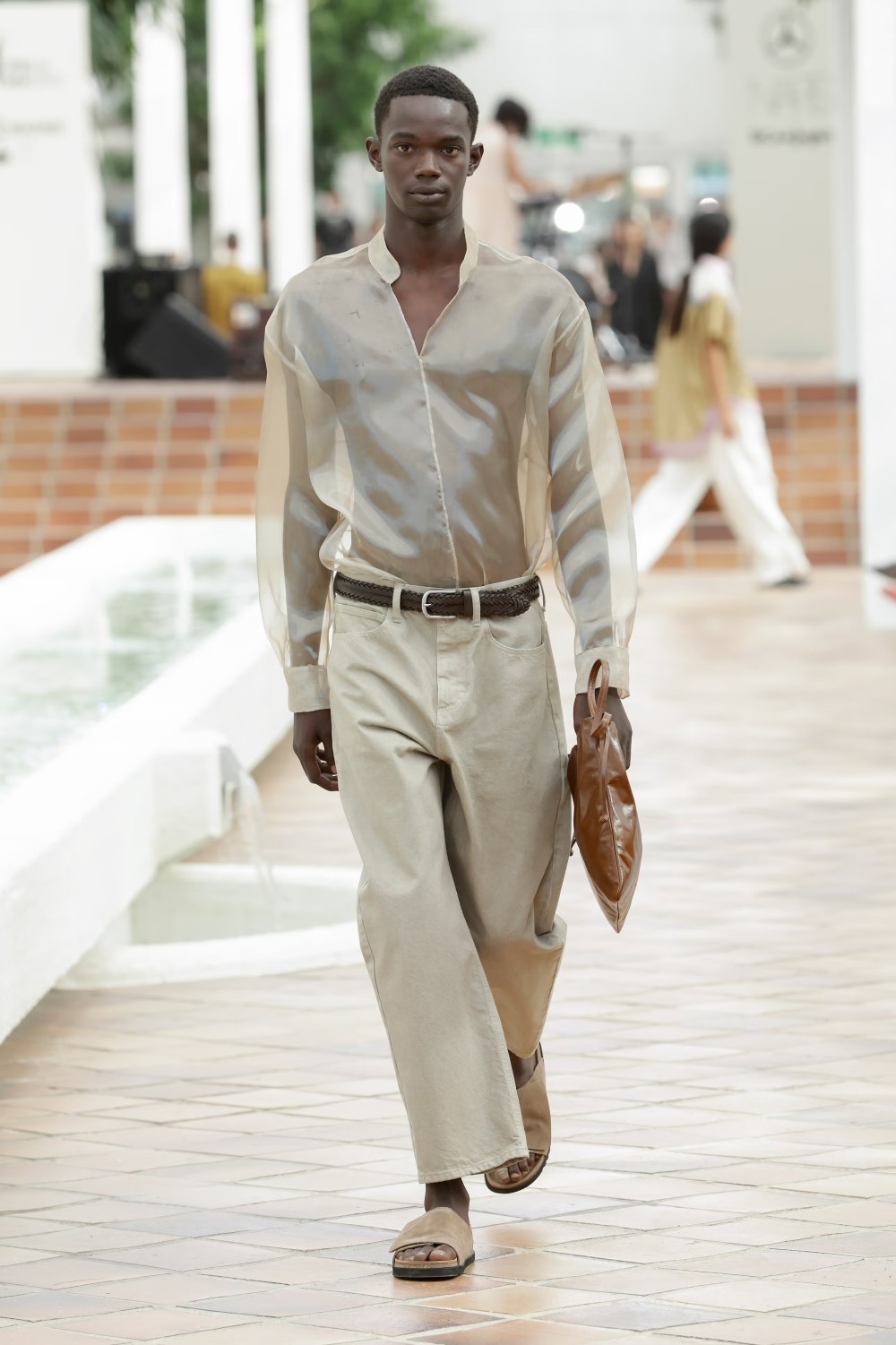 Adolfo Domínguez SS27: donde nace el color con moda ligera