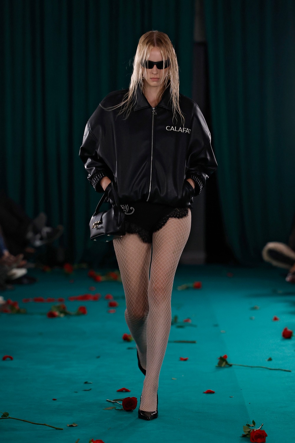 En MBFW Madrid, Calafat convierte las rosas en streetwear