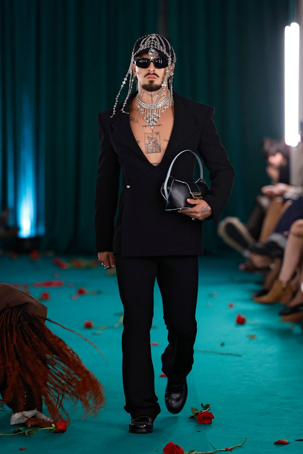 En MBFW Madrid, Calafat convierte las rosas en streetwear