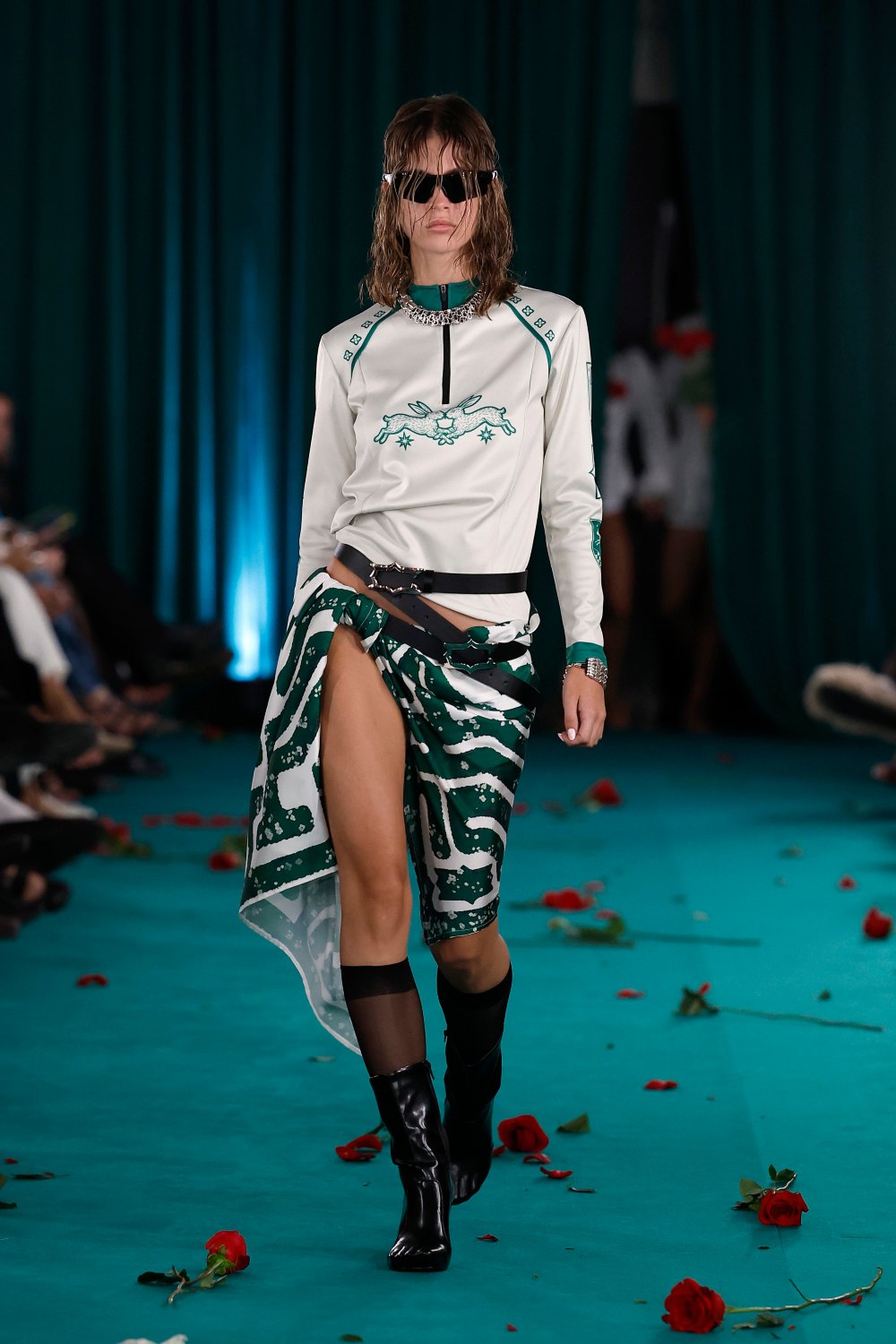En MBFW Madrid, Calafat convierte las rosas en streetwear