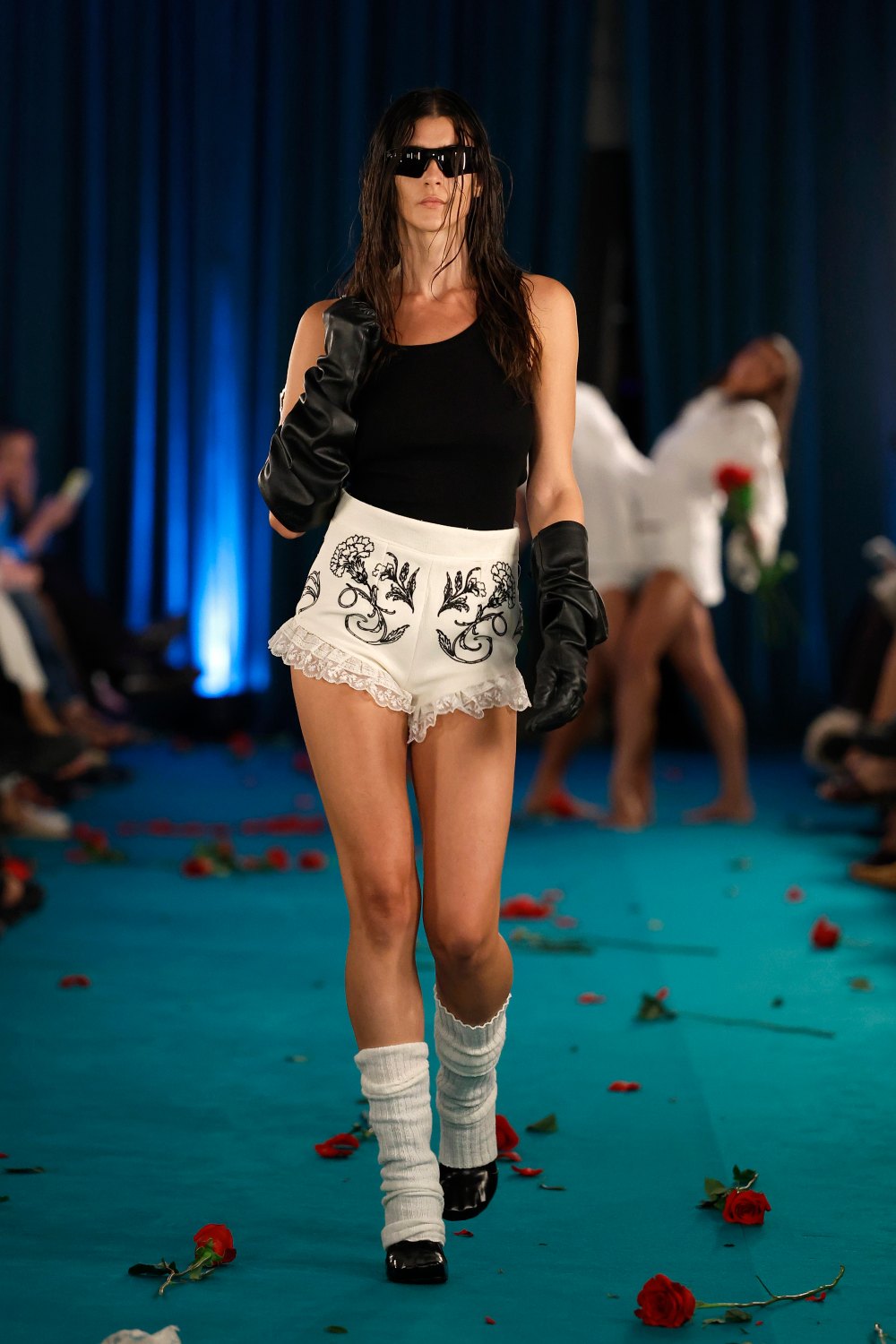 En MBFW Madrid, Calafat convierte las rosas en streetwear