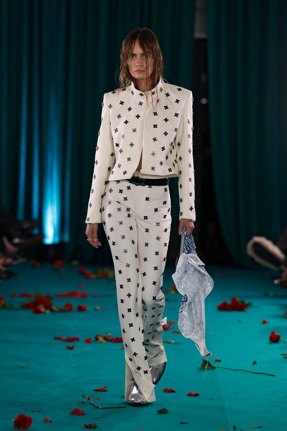 En MBFW Madrid, Calafat convierte las rosas en streetwear