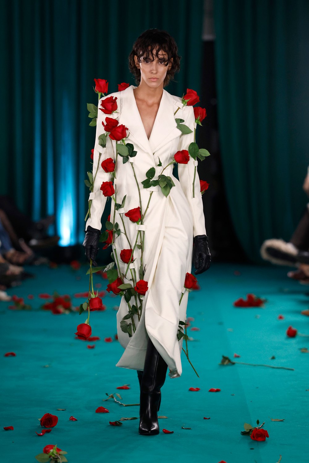 En MBFW Madrid, Calafat convierte las rosas en streetwear