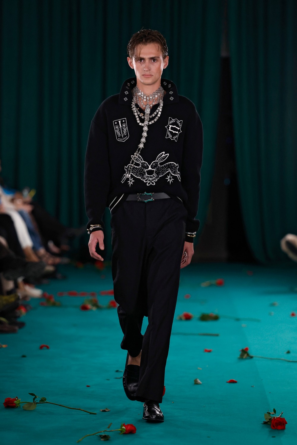 En MBFW Madrid, Calafat convierte las rosas en streetwear