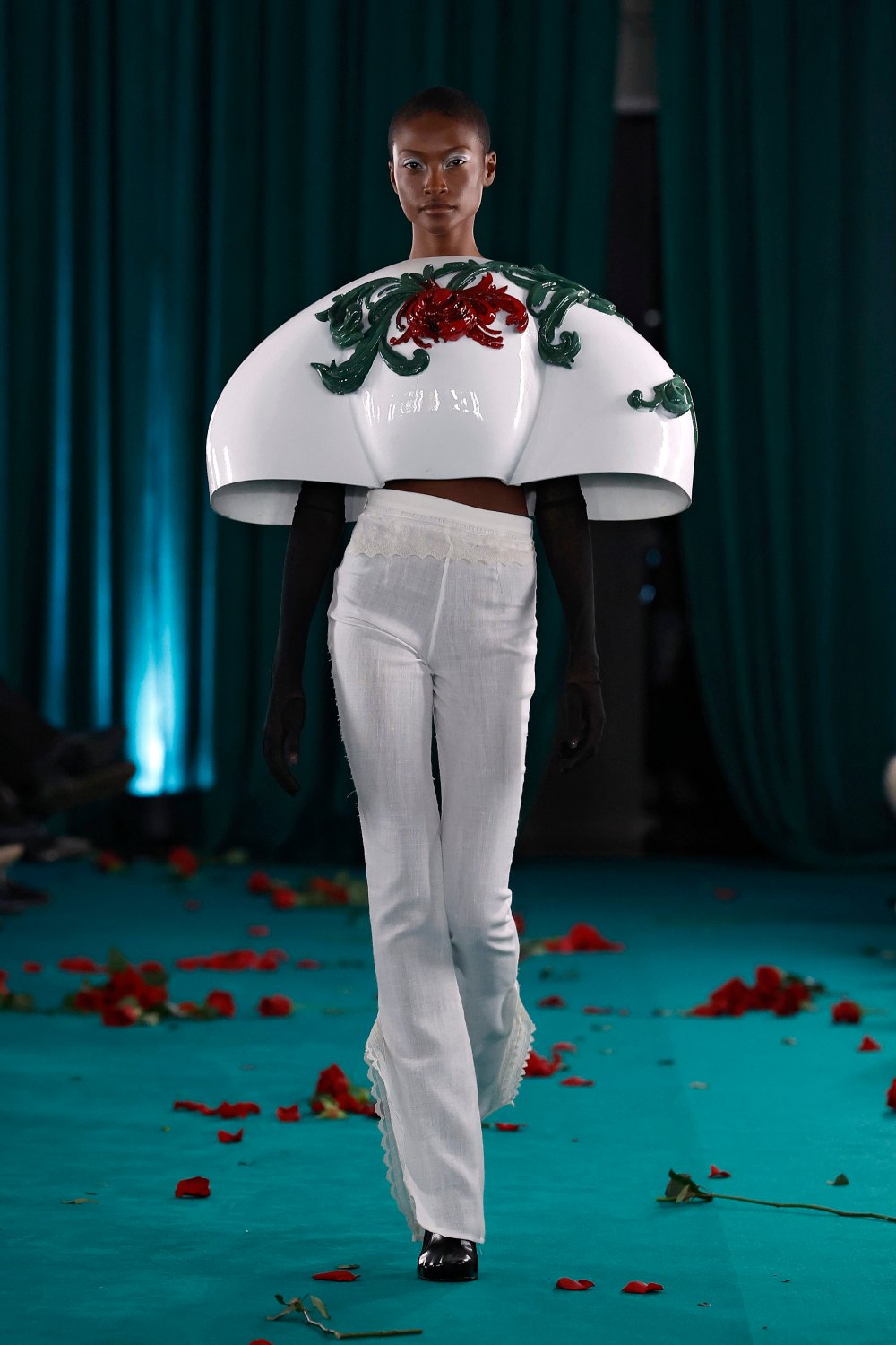 En MBFW Madrid, Calafat convierte las rosas en streetwear