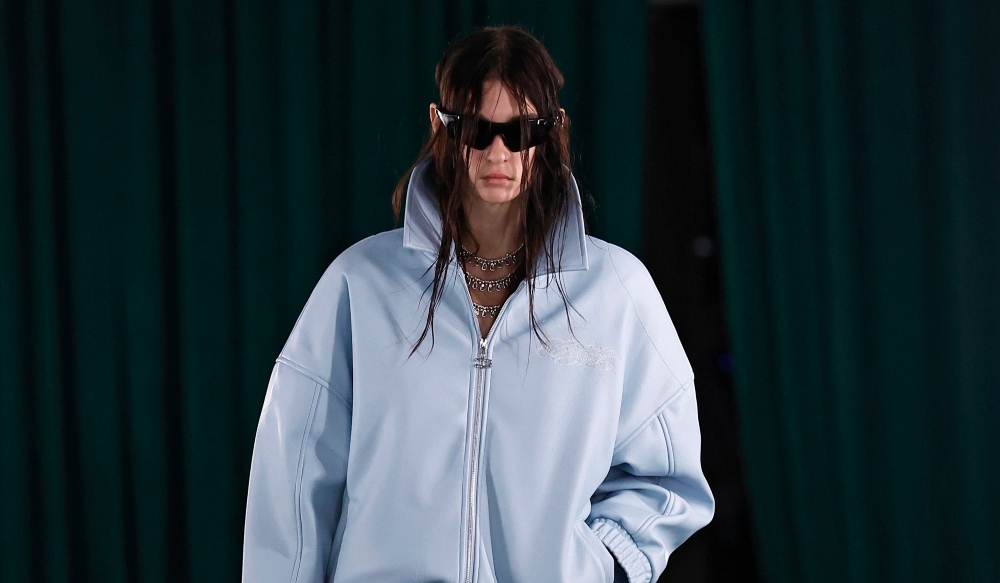 En MBFW Madrid, Calafat convierte las rosas en streetwear