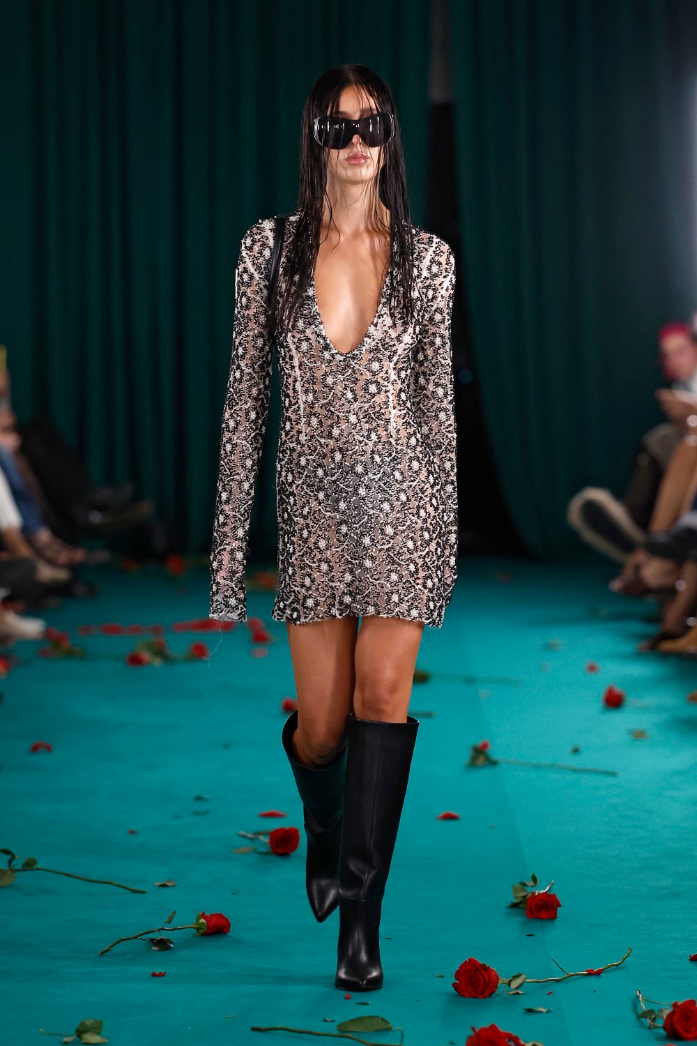 En MBFW Madrid, Calafat convierte las rosas en streetwear