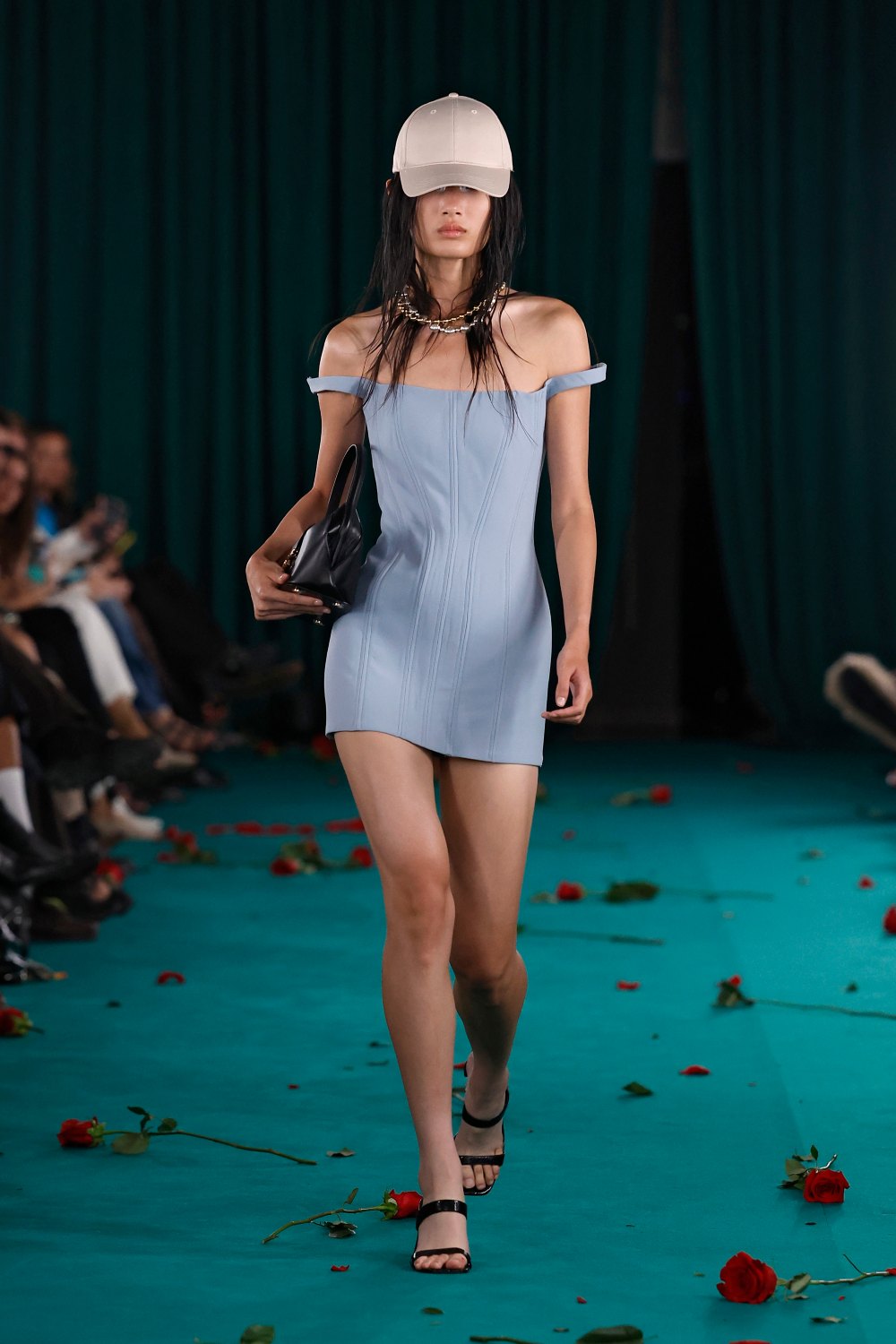 En MBFW Madrid, Calafat convierte las rosas en streetwear