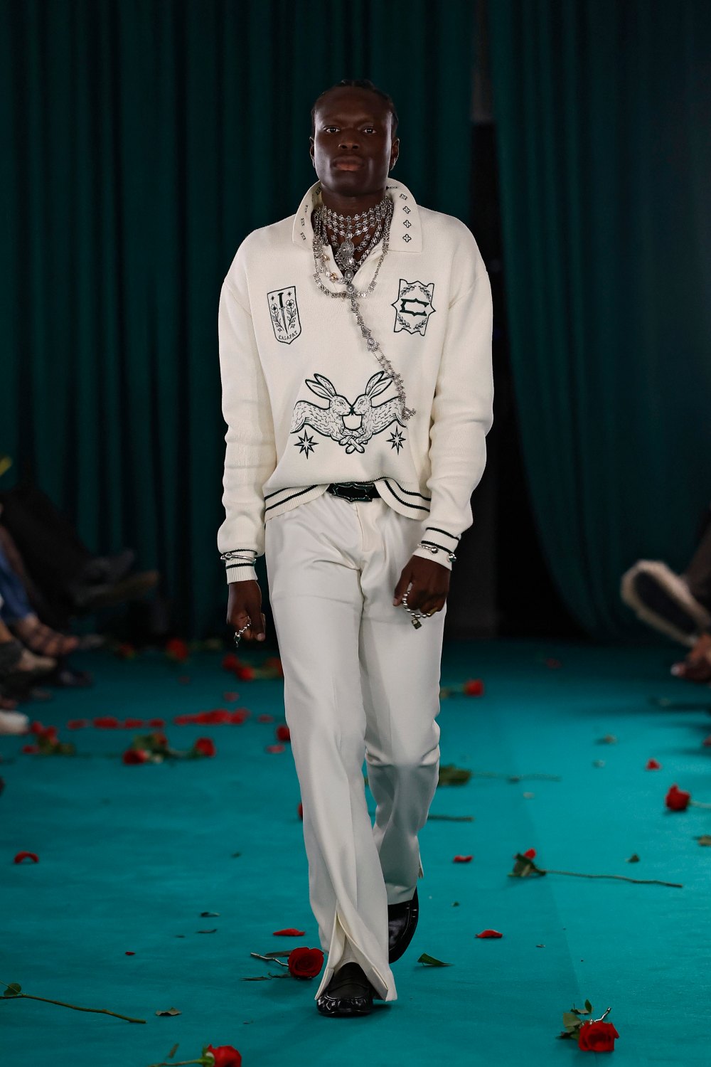 En MBFW Madrid, Calafat convierte las rosas en streetwear