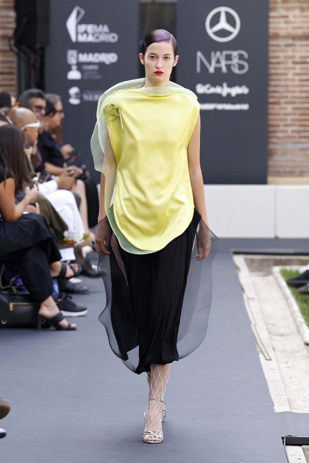 Ernesto Naranjo en MBFW Madrid hace flotar la moda etérea
