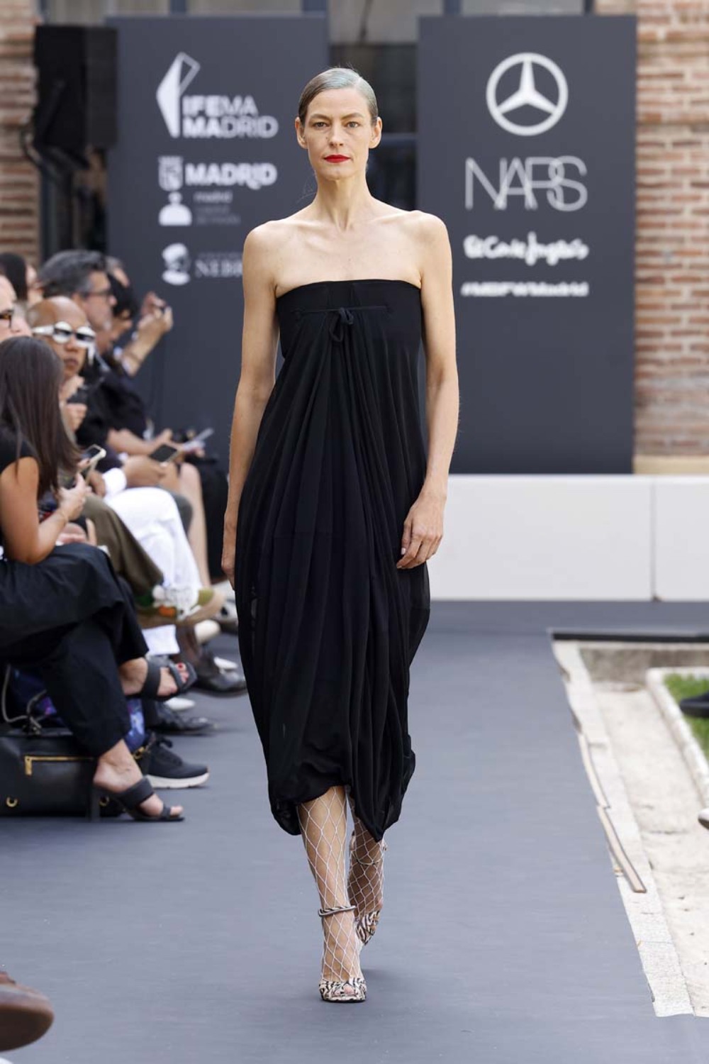 Ernesto Naranjo en MBFW Madrid hace flotar la moda etérea
