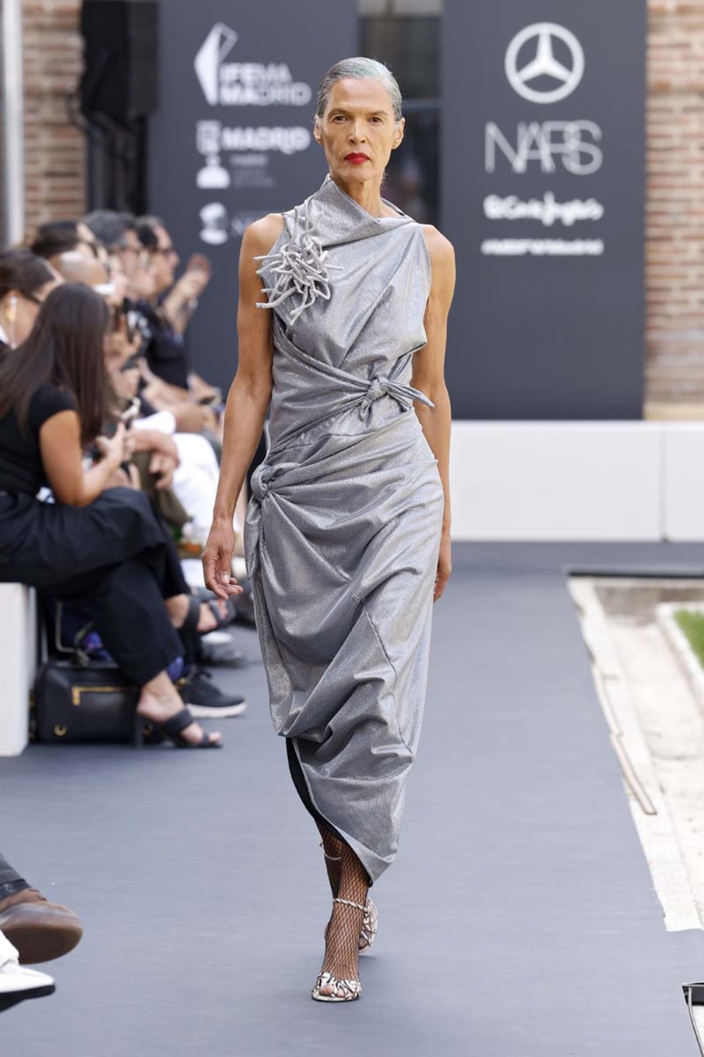 Ernesto Naranjo en MBFW Madrid hace flotar la moda etérea