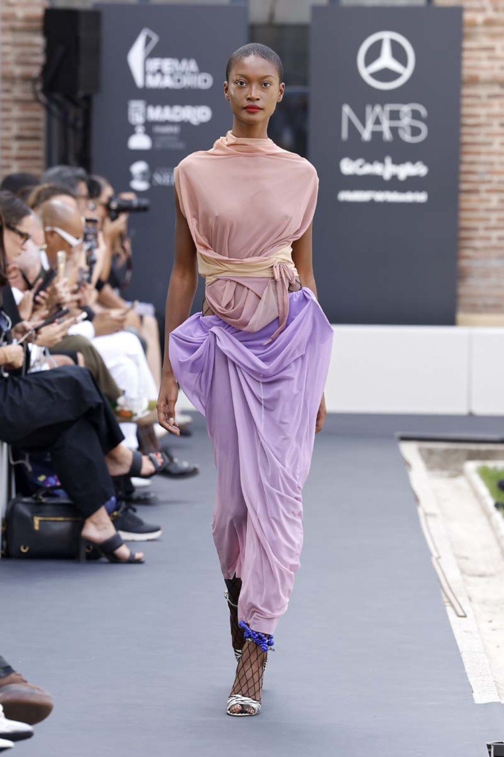 Ernesto Naranjo en MBFW Madrid hace flotar la moda etérea