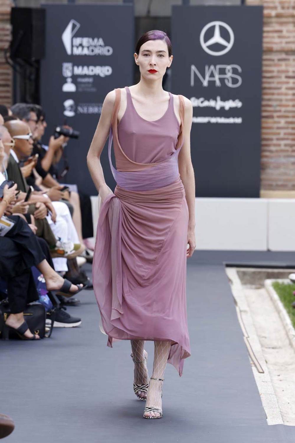 Ernesto Naranjo en MBFW Madrid hace flotar la moda etérea