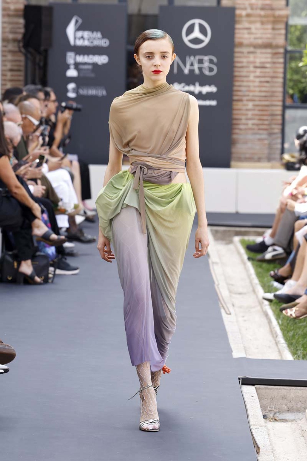 Ernesto Naranjo en MBFW Madrid hace flotar la moda etérea