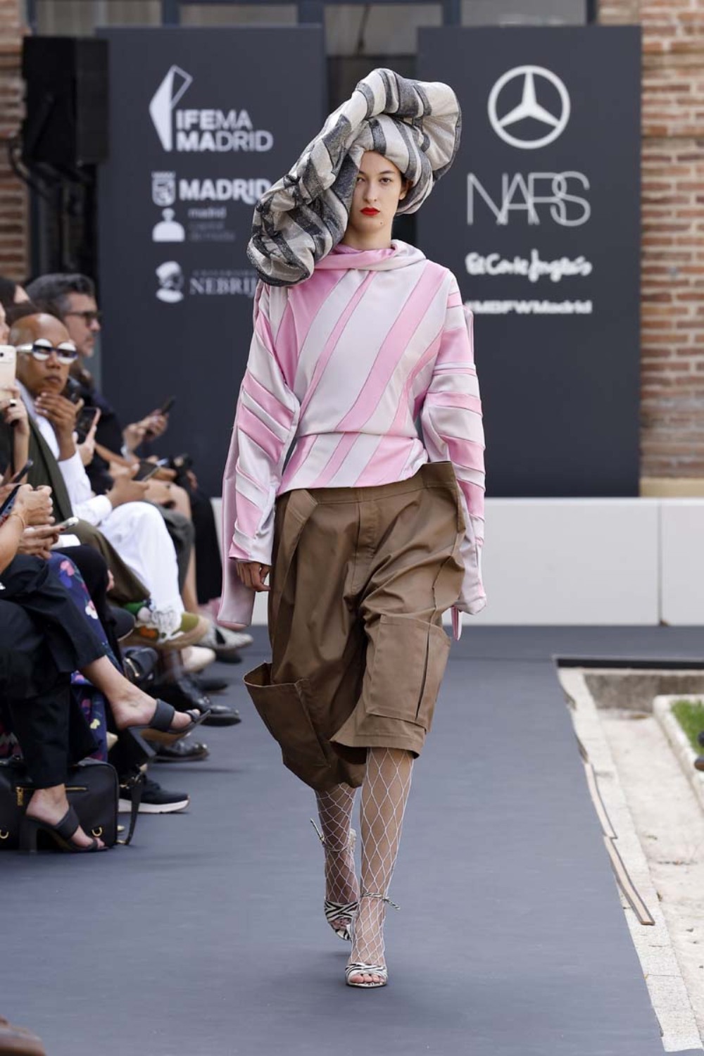 Ernesto Naranjo en MBFW Madrid hace flotar la moda etérea