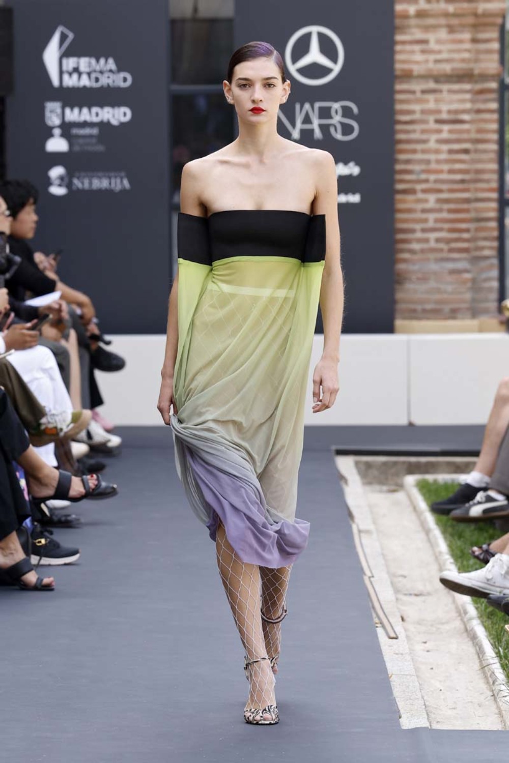 Ernesto Naranjo en MBFW Madrid hace flotar la moda etérea