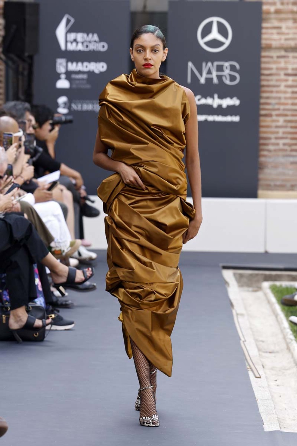 Ernesto Naranjo en MBFW Madrid hace flotar la moda etérea