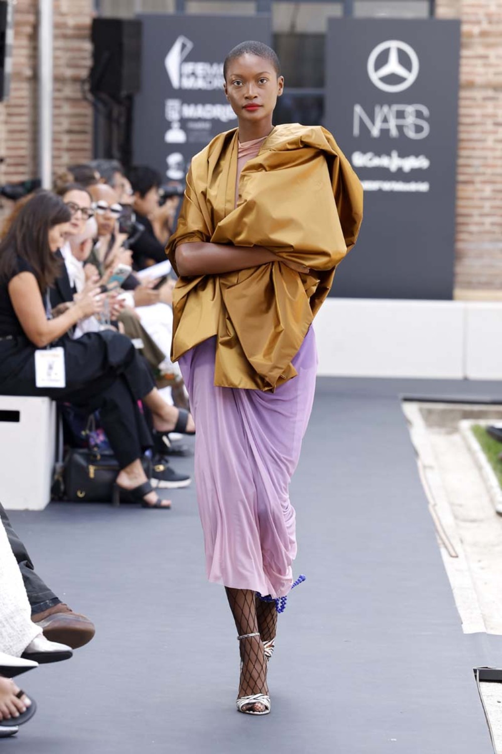 Ernesto Naranjo en MBFW Madrid hace flotar la moda etérea