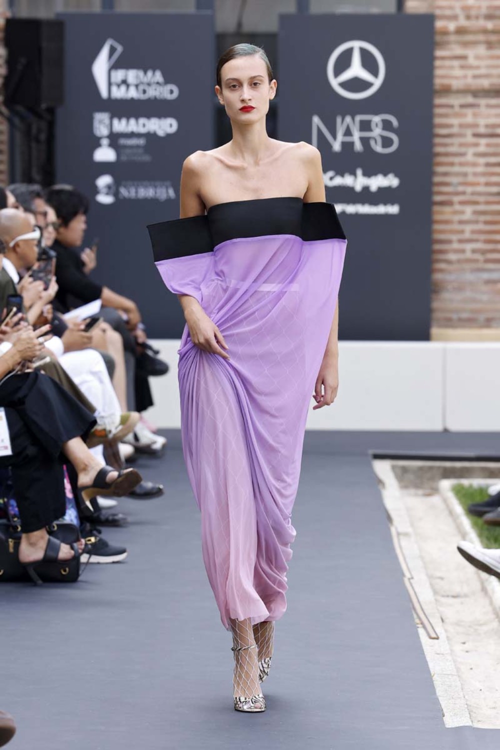 Ernesto Naranjo en MBFW Madrid hace flotar la moda etérea
