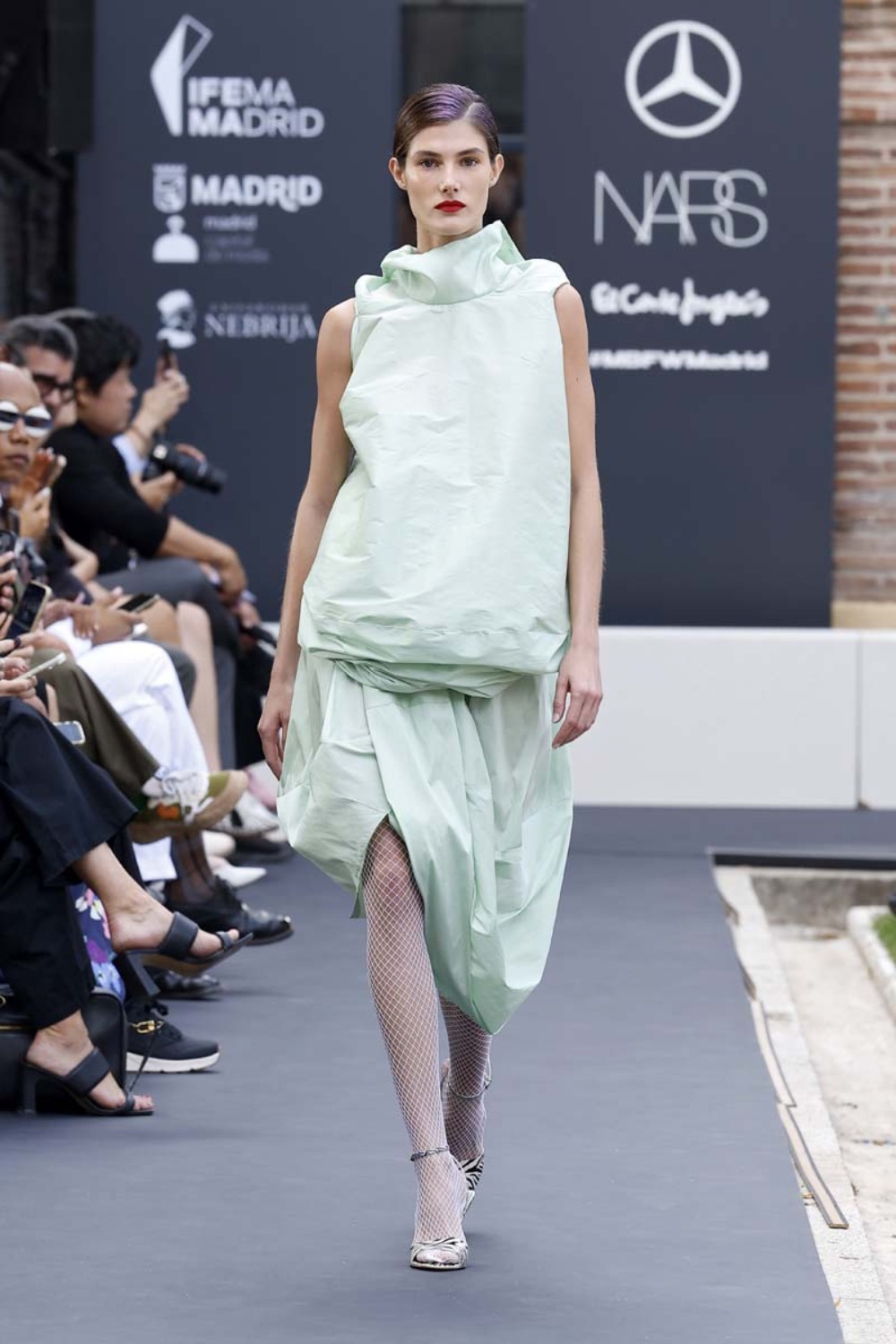 Ernesto Naranjo en MBFW Madrid hace flotar la moda etérea