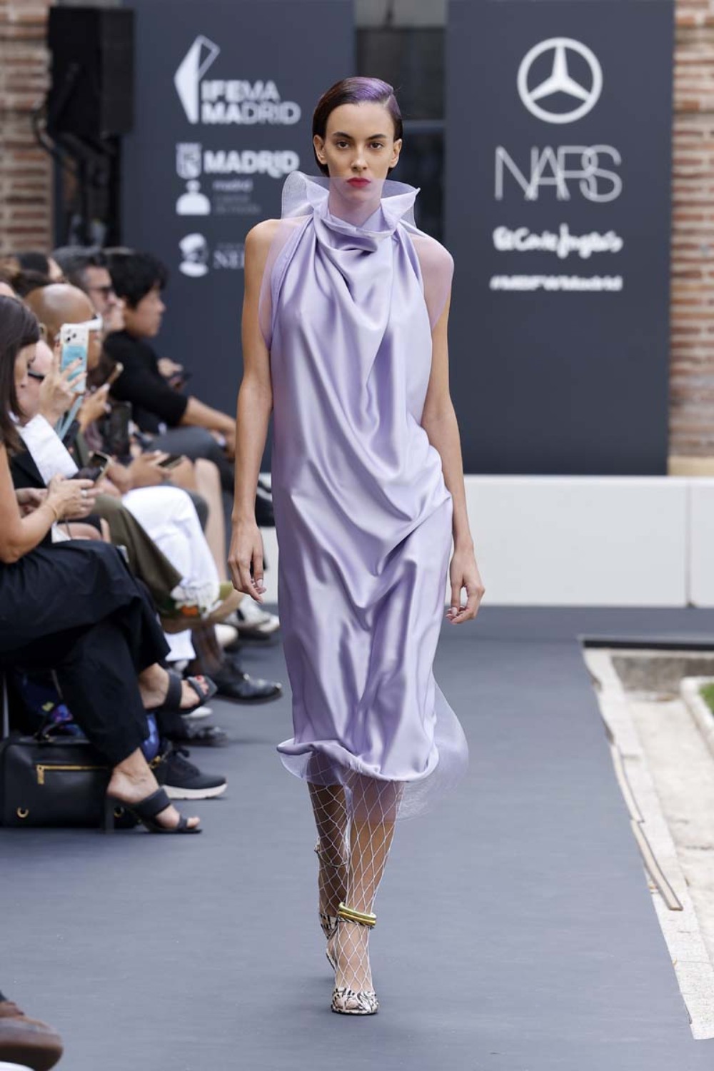 Ernesto Naranjo en MBFW Madrid hace flotar la moda etérea