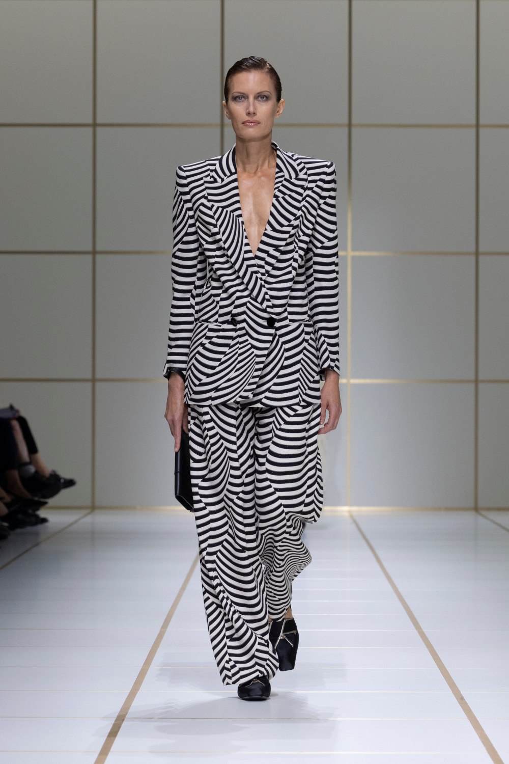Giorgio Armani SS27: cuando el algodón se viste de noche