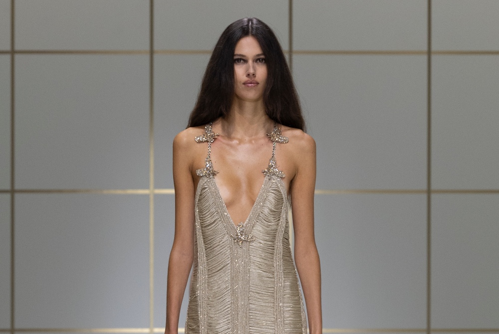 Giorgio Armani SS27: cuando el algodón se viste de noche