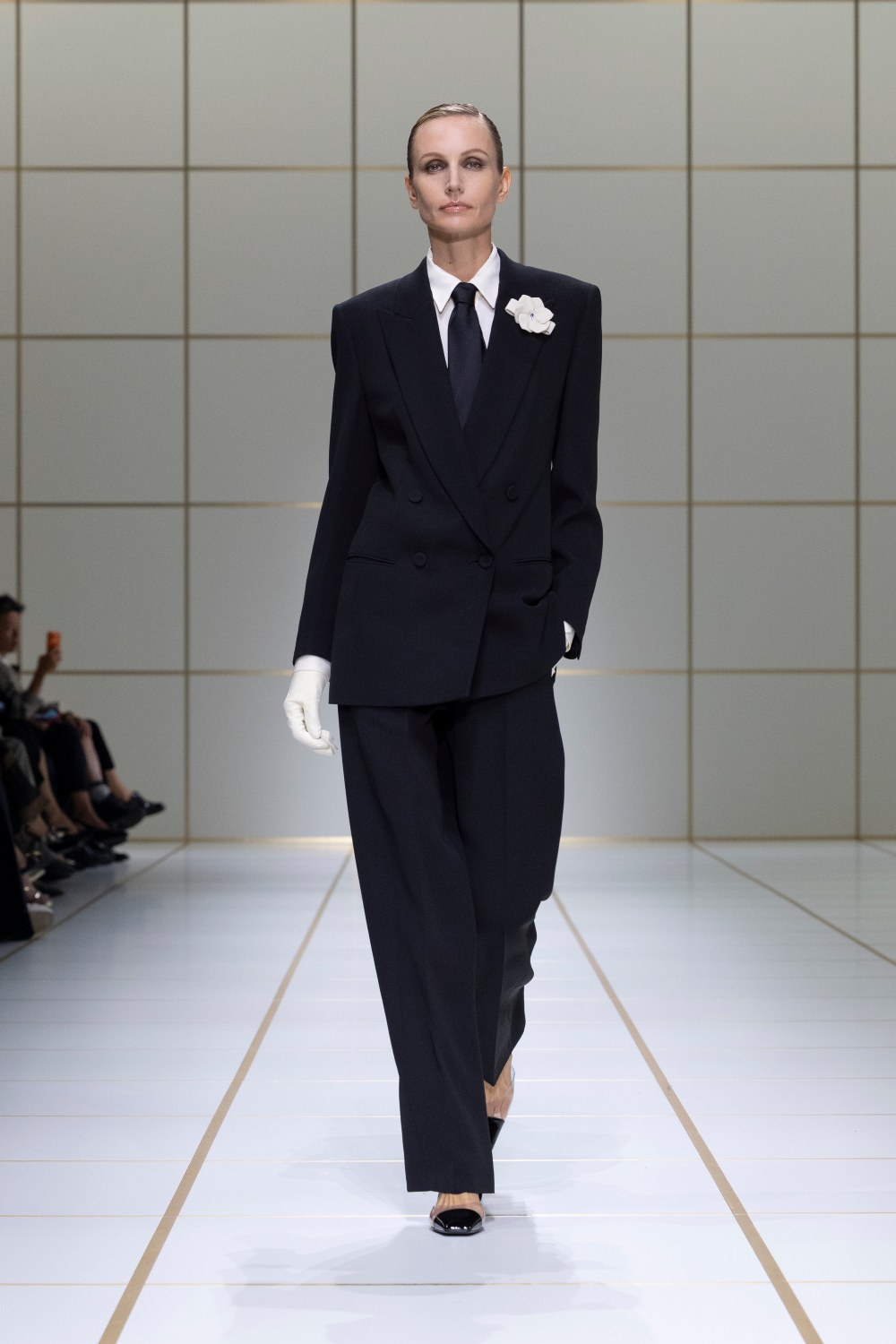 Giorgio Armani SS27: cuando el algodón se viste de noche