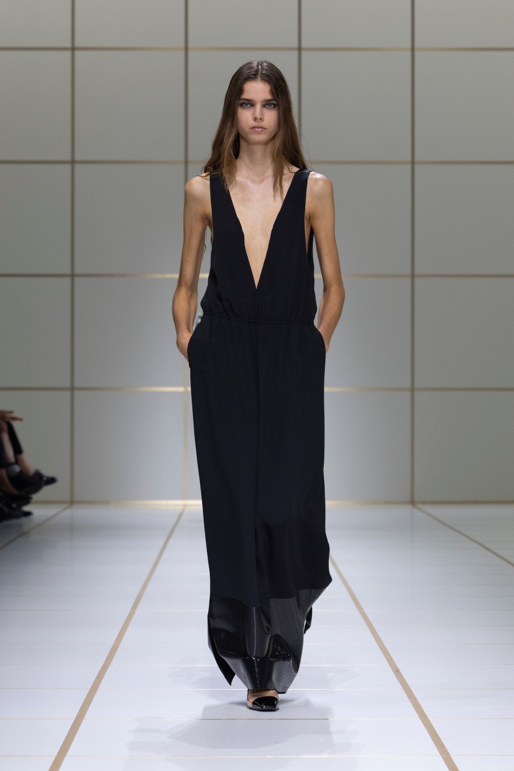 Giorgio Armani SS27: cuando el algodón se viste de noche